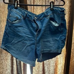 Refuge Jean shorts size 16
